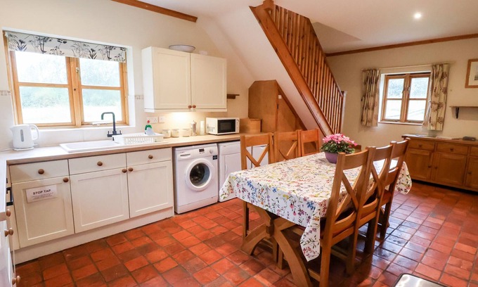 Leadenham Cottage | Hilltop Barn