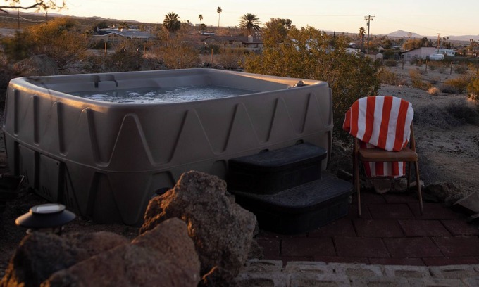 Twentynine Palms House | Hilltop Cabin + Starlink + Views + 10 mins to Park