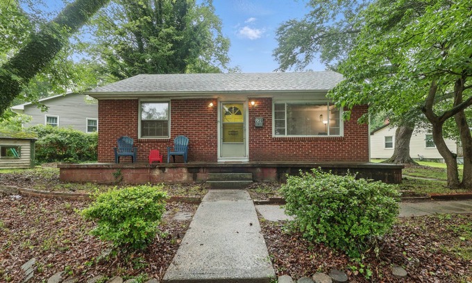 Winston - Salem House | Hilltop Haven - 2 bed, 1 bath, separate office