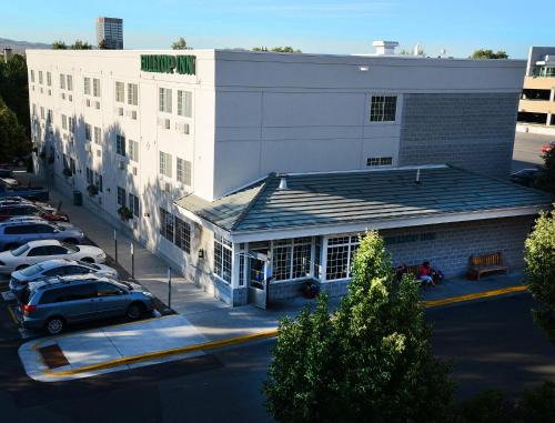 Billings Hotel | Hilltop Inn by Riversage