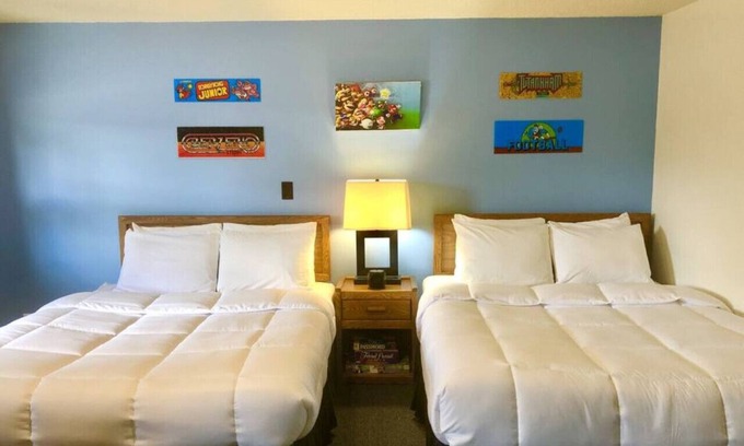 International Falls Cabin | Hilltop Lodge Standard Double - Room 111