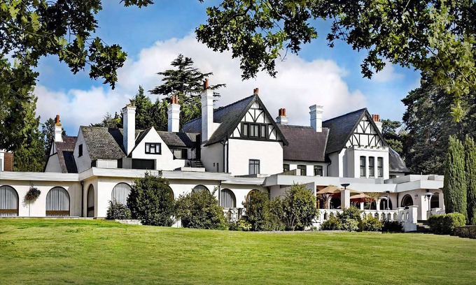 Cobham Hotel | Hilton Cobham