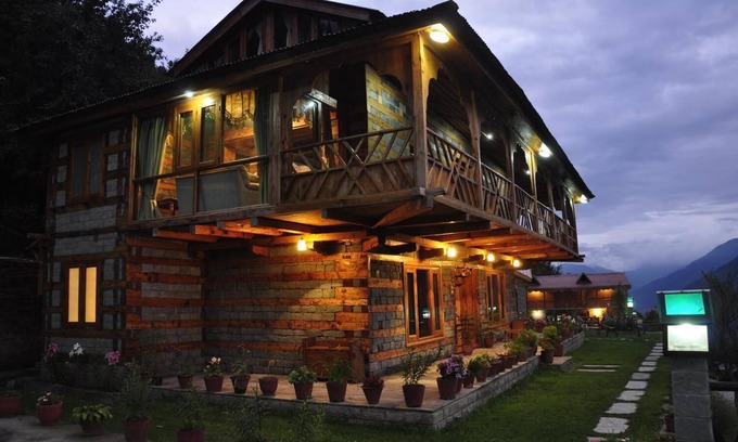 Mohal Hotel | Himalayan Kothi Kais