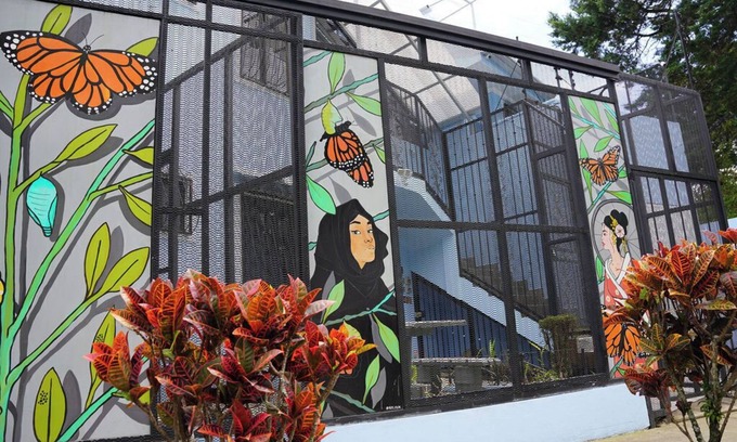 Amon Apartment | Historic Barrio Amon at Downtown San Jose bright apartment with private balcony