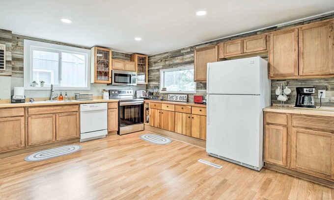 Casper House | Historic Casper Retreat w/ Renovated Yard!