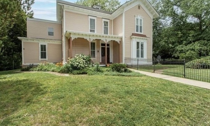 Leavenworth House | Historic David Brewer Victorian