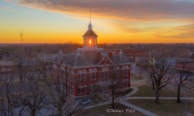 Yates Center Apartment | Historic Downtown Apartment: The Suite Retreat
