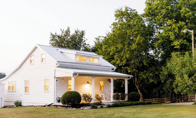 Cheatham County Other | Historic Farmhouse w Pond/Firepit/porch swing/Horses near Nashville