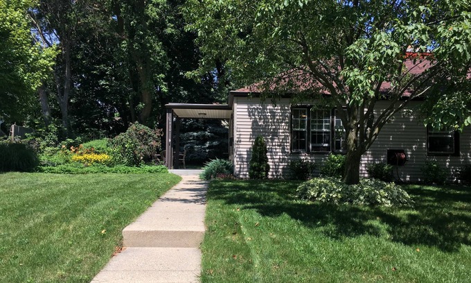 Greendale House | Historic Greendale Original within short walking distance of the quaint village