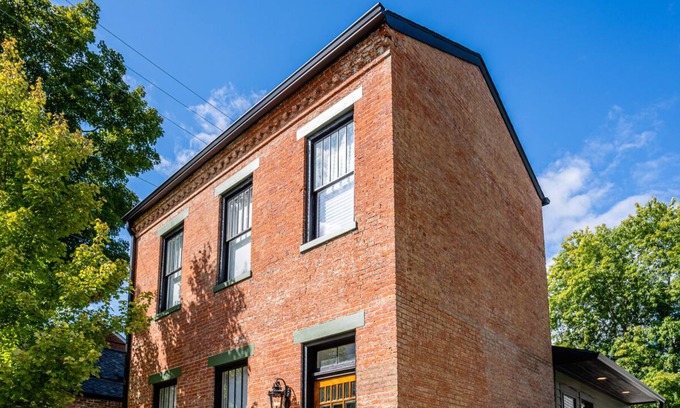 Madison House | Historic Home! Walking Distance to Shops, Restaurants, Events, & Ohio River