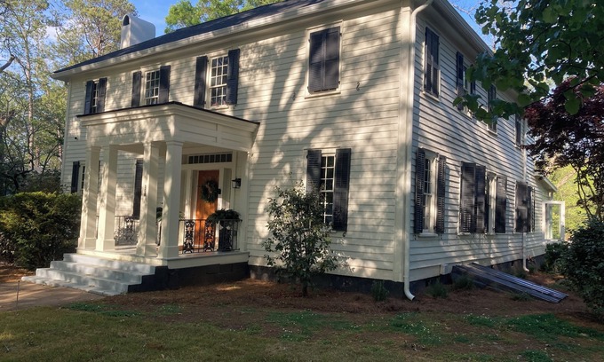 Greensboro House | Historic house in Greensboro, Lake Oconee, Augusta with all modern amenities.