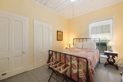 Cedar Key Apartment | Historic Island Hotel