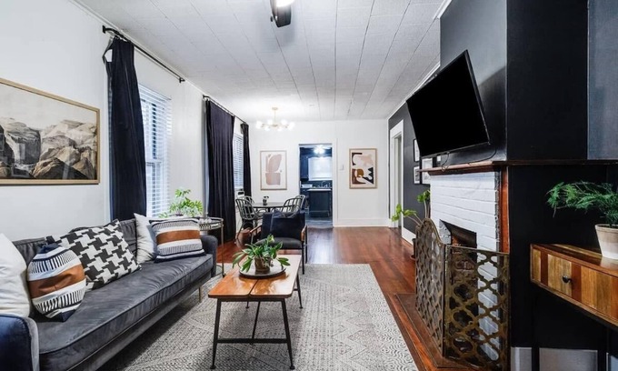 Freetown - Port Rico House | Historic Jefferson St Retreat 4 Bedrooms + Garden & Parkin