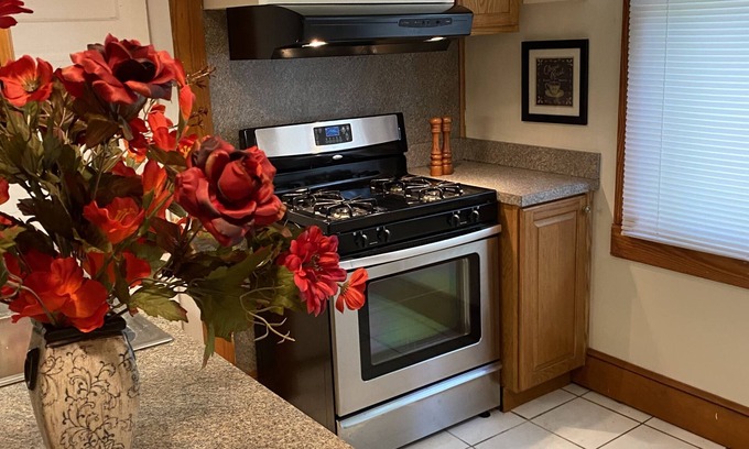 Portsmouth Apartment | Historic Olde Towne 2 Bedroom 1 Bath 1100sq ft Vacation Rental