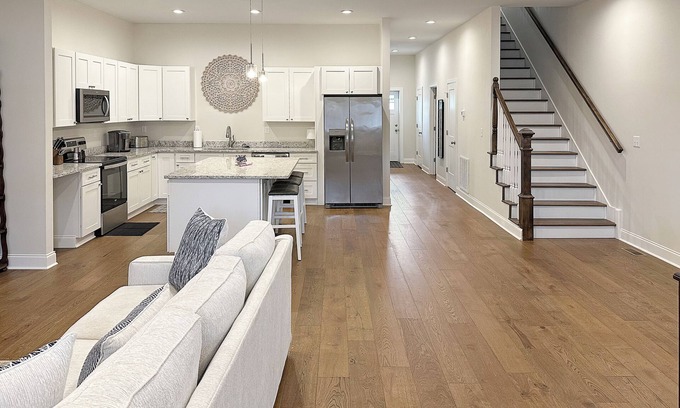 Loudon House | Historic Renovated 4-BD Townhome - Scenic Side