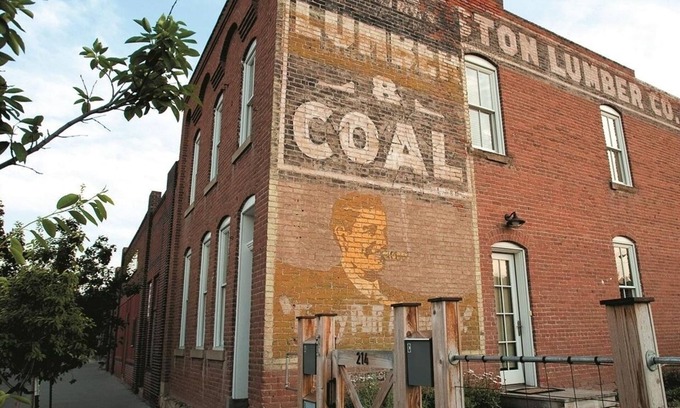 Livingston House | Historical Charm with Modern Comforts