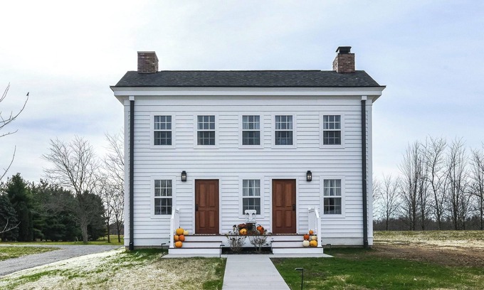 Sheridan House | Historical Homestead in peaceful farmland, only minutes away from Grand Park!