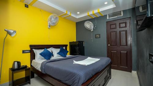 HITEC City Apartment | HIVEE-1 Rooms & Living non AC