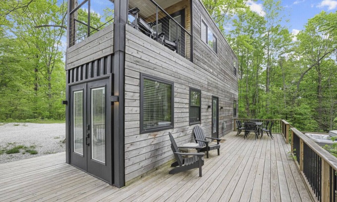 Logan Apartment | Hocking Hills: Hiltop Haven: The Double Stack