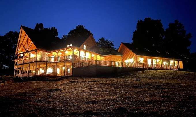 Logan Cabin | Hocking Hills Laikyns Lodge with Indoor pool- Great View!