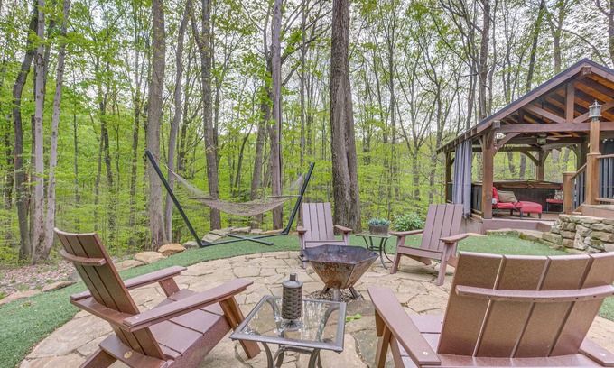 Laurelville Cabin | Hocking Hills 'Social Distance Cabin' w/Hot Tub