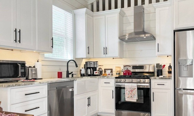 Fayetteville House | Hog Heaven | 4 wooded Acres, 10 minutes from UofA!