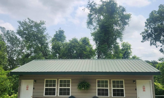 Eminence Cottage | Hogan's Hideout Duplex #18 is a cozy, private duplex