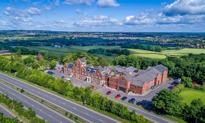 Seale Hotel | Hogs Back Hotel & Spa Nr Farnham