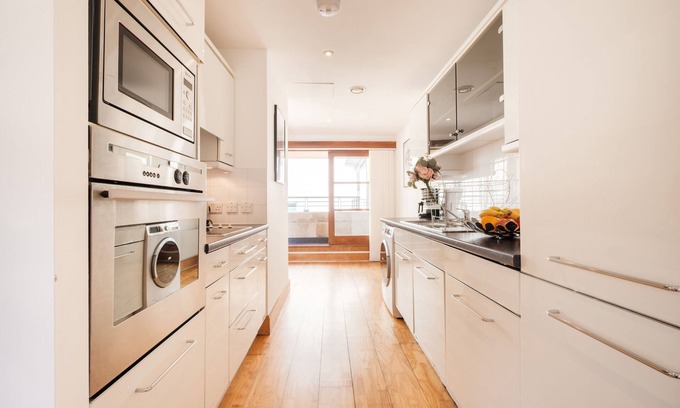 The City of London Apartment | Holborn Penthouse Apartment with Terrace