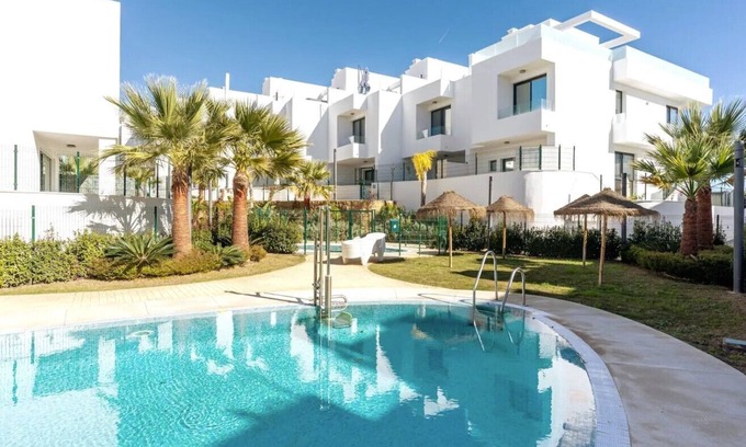 Fuengirola House | Holiday Home 'Beach Terraced House Close Town' with Sea View, Wi-Fi and Air Conditioning