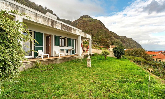 Porto Moniz House | Holiday Home 'Blissful Haven - Soulful Stays' with Sea View, Private Terrace and Wi-Fi