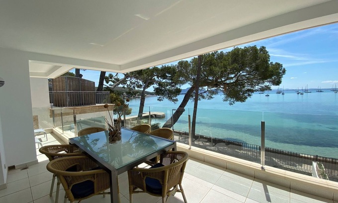 Puerto de Pollensa House | Holiday Home Catalina 2A Tres Dormitorios with Sea View, Wi-Fi & Terrace