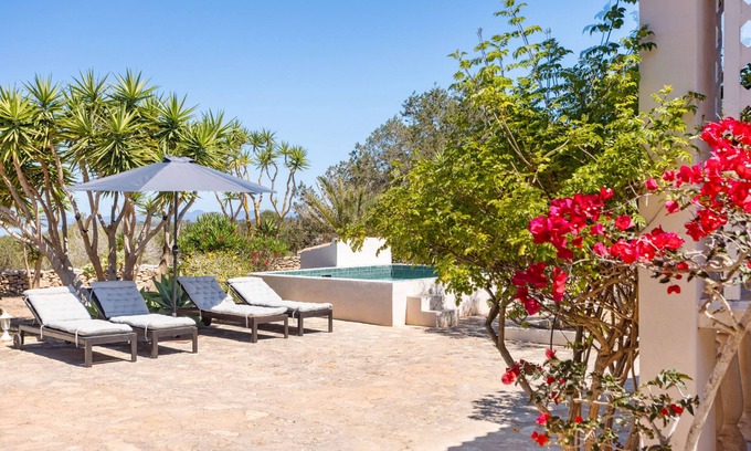 Formentera House | Holiday Home 'Can Mussenya' with Private Terrace, Wi-Fi and Air Conditioning