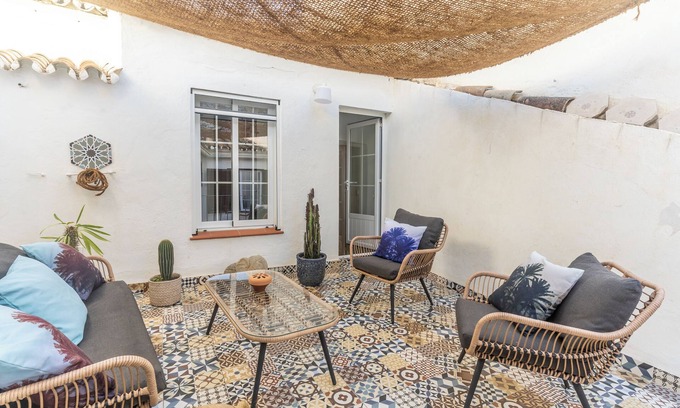 Historic Center of Estepona House | Holiday Home 'Casa Blanca' with Terrace, A/C & Wi-Fi
