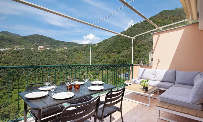 Levanto House | Holiday Home 'Casa Luci' with Sea View, Private Terrace and Wi-Fi