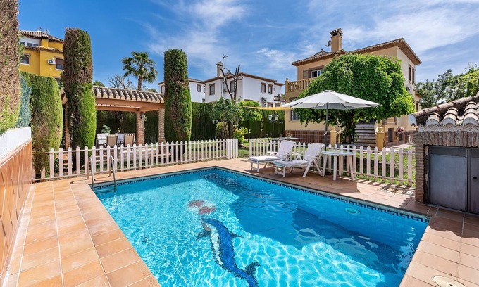 La Zubia House | Holiday Home 'Cypress House' with Private Pool, Wi-Fi and Air Conditioning