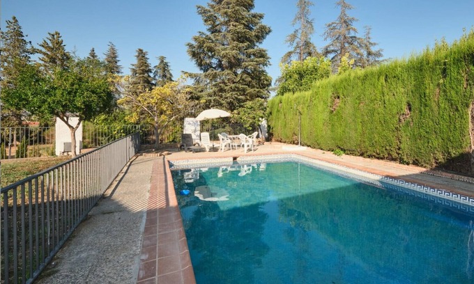 Gojar House | Holiday Home 'El Rincón De Los Pinos' with Mountain View, Wi-Fi and Air Conditioning