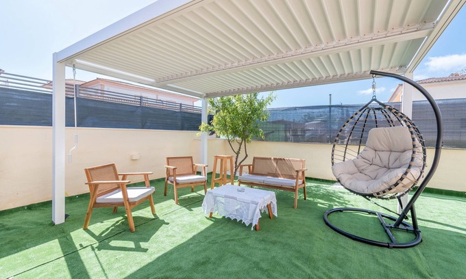 Marratxi House | Holiday Home 'Illes De Sicilia' with Private Terrace, Wi-Fi and Air Conditioning