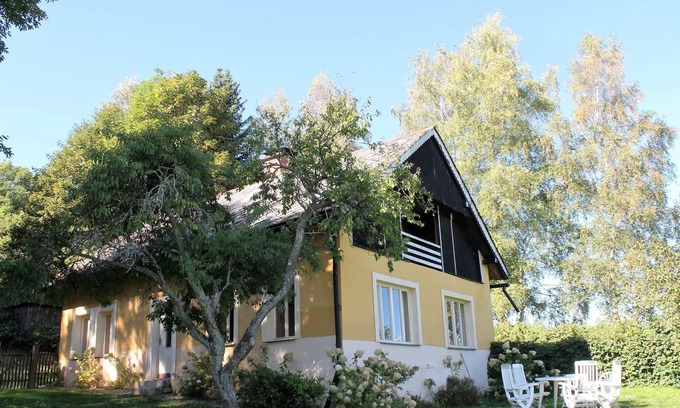 Milire House | Holiday Home in Milíre near Ski Trails