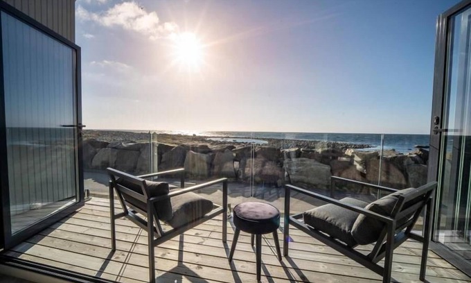 Vestbygd House | Holiday home 'Lista Maritim 1', built 2020, directly by the sea in Borhaug-Borshavn near Farsund on the Listafjorden, southern Norway, 6+3 persons, panoramic windows and terrace with spectacular sea views, modern furnishings, open plan living, 5 b.