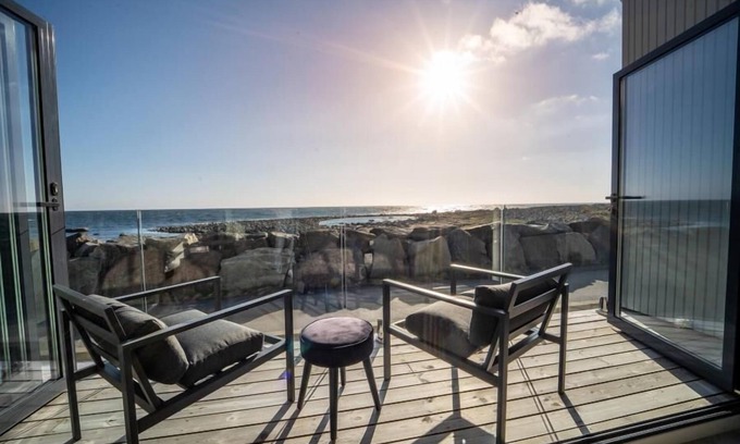 Vestbygd House | Holiday home 'Lista Maritim 2', built 2020, directly by the sea in Borhaug-Borshavn near Farsund on the Listafjorden, southern Norway, 6+3 persons, panoramic windows and terrace with spectacular sea views, modern furnishings, open plan living, 5 b.