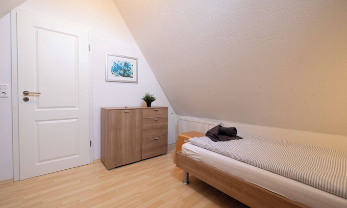 Zingst House | Holiday Home 'Mine Heimat 15' close to the Sea with Garden & Wi-Fi