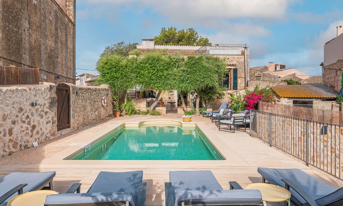 Buger House | Holiday Home 'Numero Uno' with Sea View, Wi-Fi and Air Conditioning