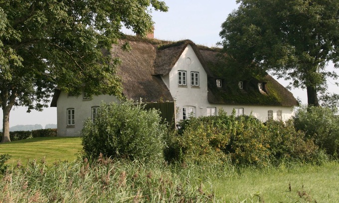 Poppenbull House | Holiday Home 'Poppenbll' with Private Terrace, Private Garden and Wi-Fi