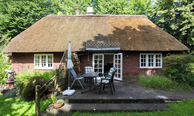 Breklum House | Holiday Home 'Reetkate Breklum' with Shared Terrace, Shared Garden and Wi-Fi