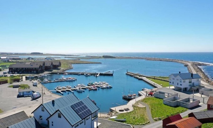 Vestbygd House | Holiday home "Strandheim", top property with sea view, sunny location in front of Borhaug harbor, southern Norway, 7 adults, great facilities, completely renovated and rebuilt in 2020, kitchen and open living area, WLAN, 4 bedrooms, 2 shower-bathr.