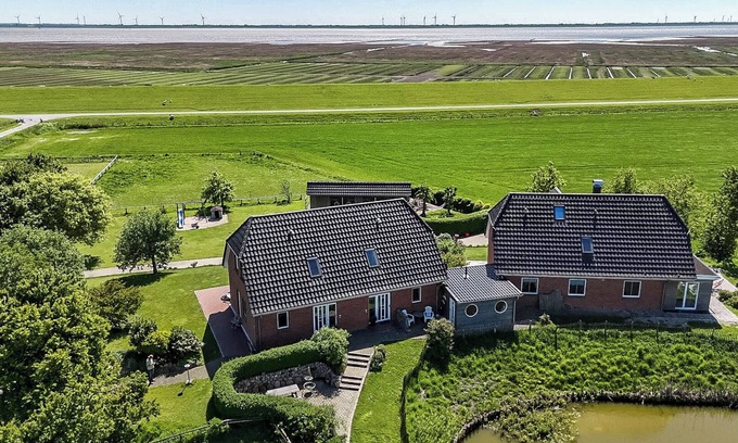 Nordstrand House | Holiday home 'Süderhafen' with Sea View, Private Terrace and Wi-Fi