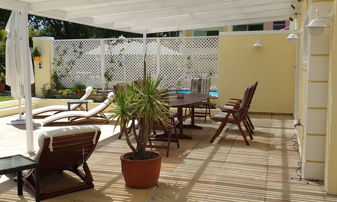 Constantia Cottage | Holiday Home with 2 Bedrooms, big Veranda, Smart-TV, fast Internet, heated Pool