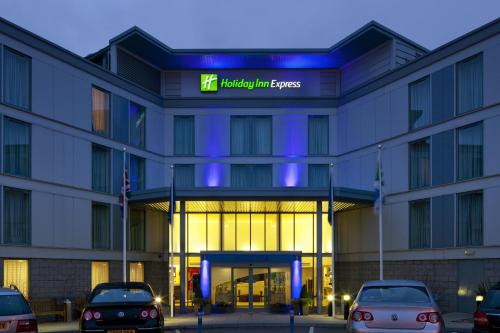Bishop's Stortford Hotel | Holiday Inn Express London Stansted Airport by IHG