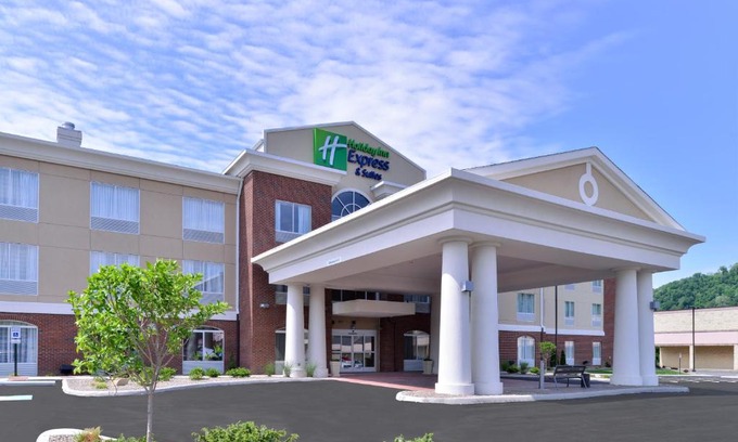 New Martinsville Hotel | Holiday Inn Express & Suites New Martinsville by IHG